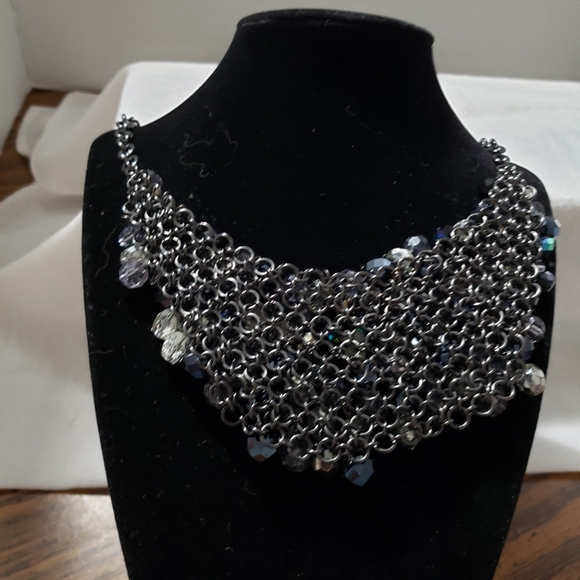 Vintage black necklace with a bib of iridescent beads - Picture 8 of 8